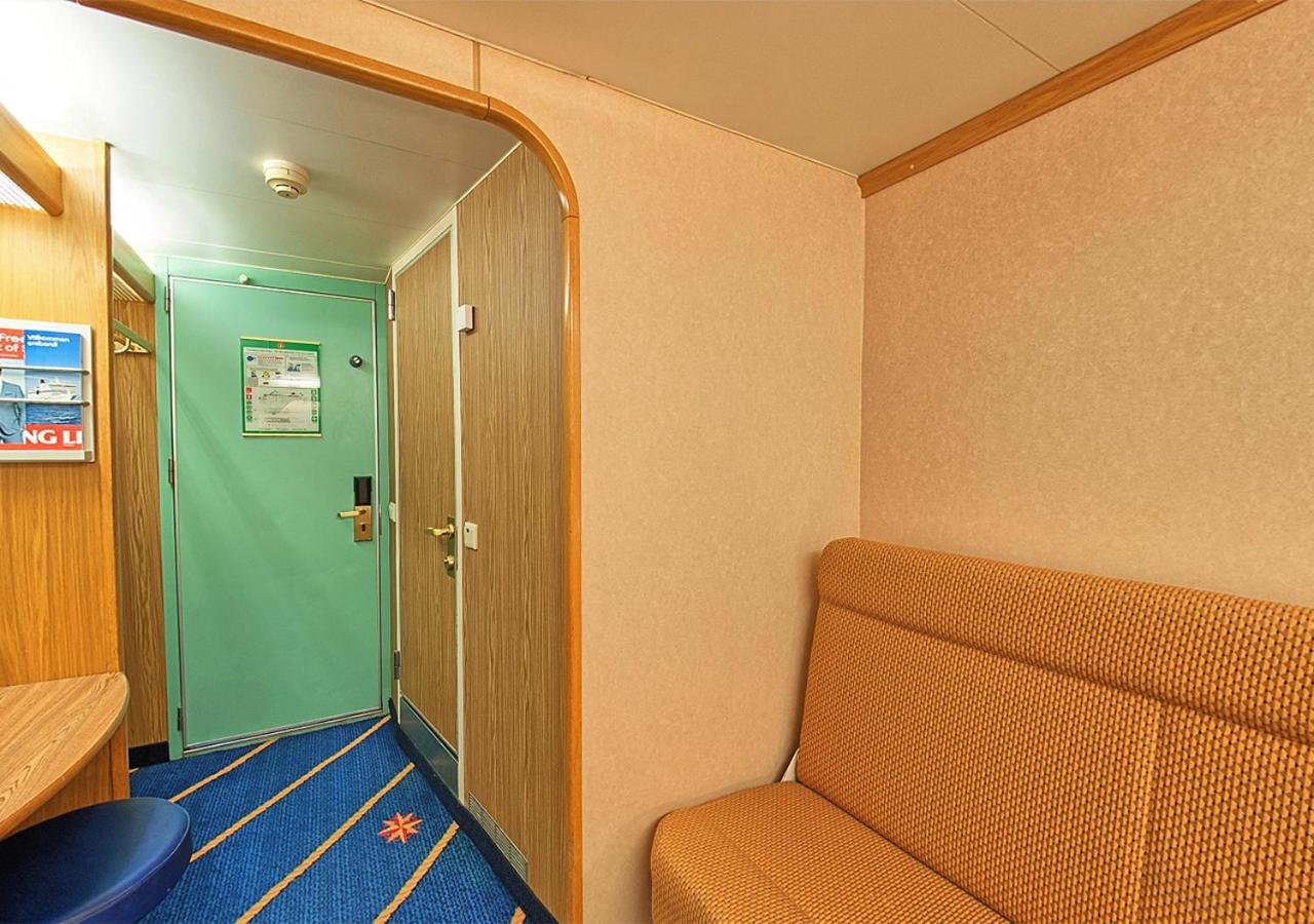 Viking Line Ferry Viking Cinderella - 2-Night Cruise Stockholm-Helsinki-Stockholm Hotel Room photo